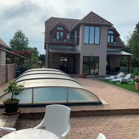 Mediterán Fedett Medencés Apartmanház Szántód Exterior foto