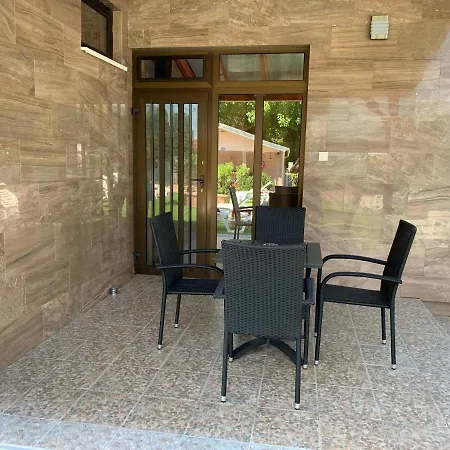 Mediterán Fedett Medencés Apartmanház Szántód Exterior foto