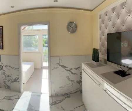 Mediterán Fedett Medencés Apartmanház Szántód Exterior foto