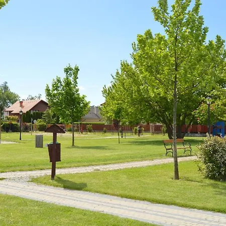 Mediterán Fedett Medencés Apartmanház Szántód Exterior foto