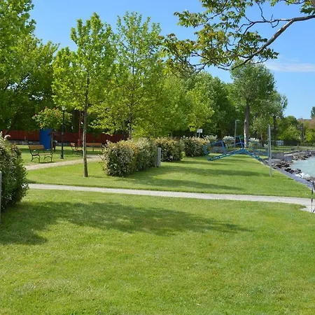 Mediterán Fedett Medencés Apartmanház Szántód Exterior foto
