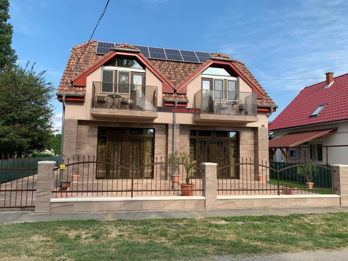 Mediterán Fedett Medencés Apartment Szántód