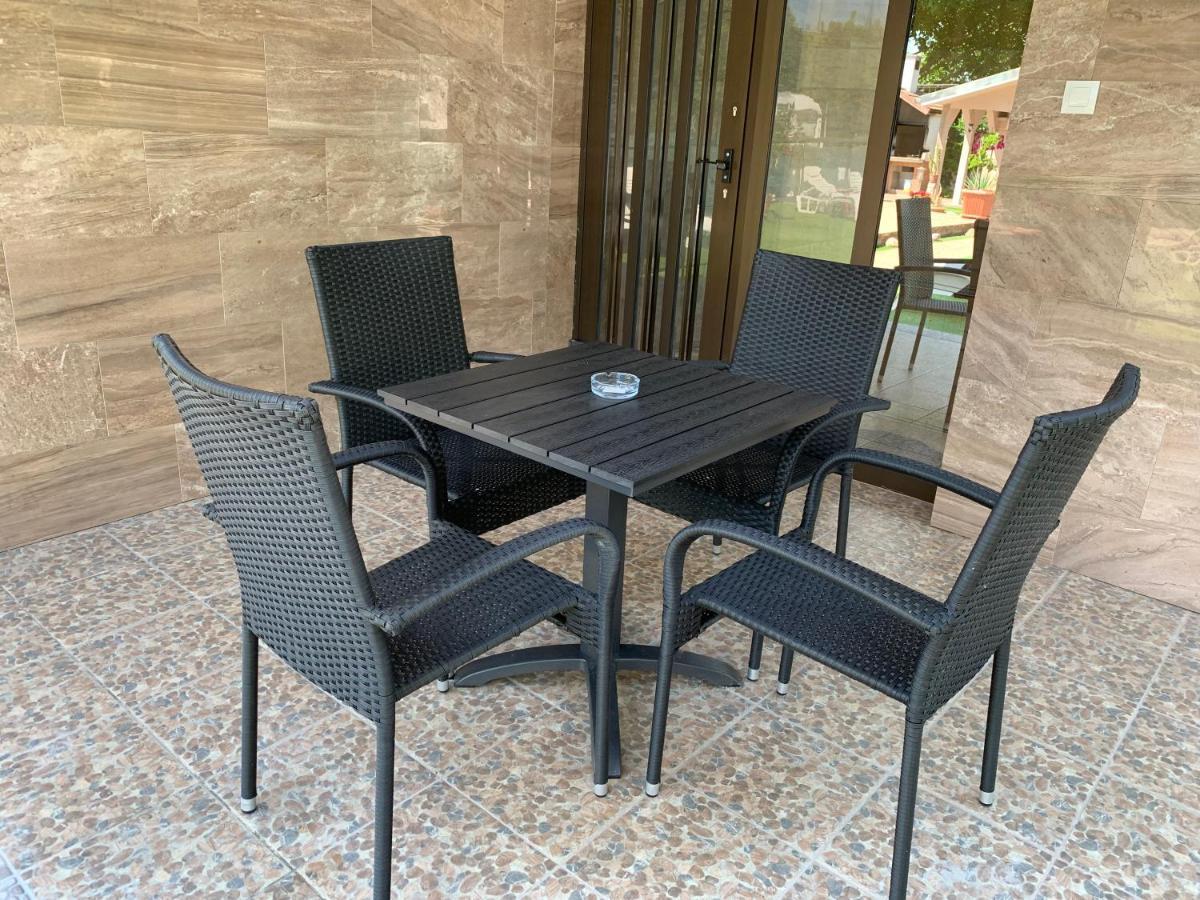 Mediterán Fedett Medencés Apartment Szántód