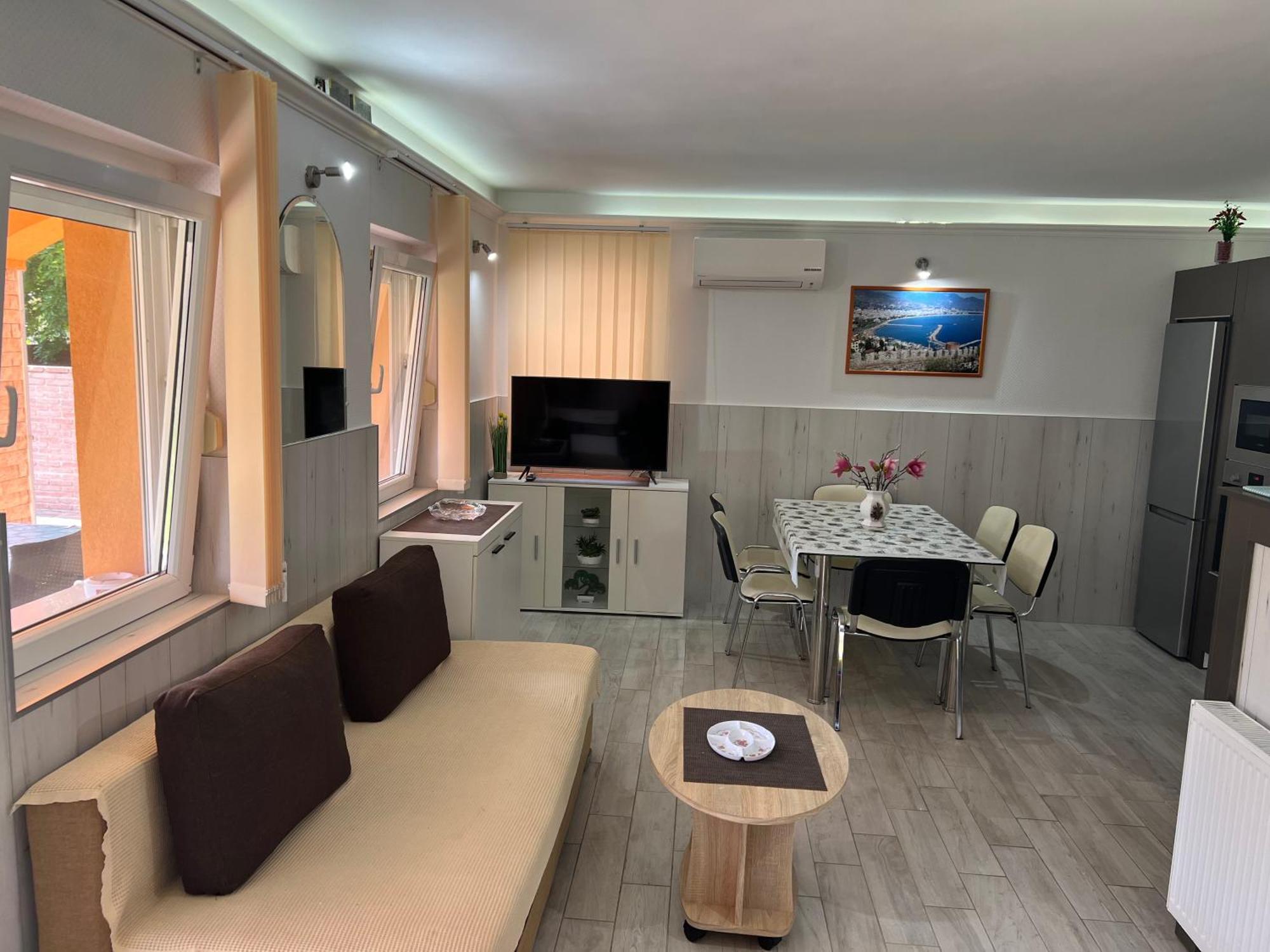 Mediterán Fedett Medencés Apartment Szántód